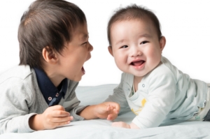 話す時に目が合わない子どもは自閉症など発達障害の可能性 1歳 2歳に分かる症状 ことば発達セラピーkizuki